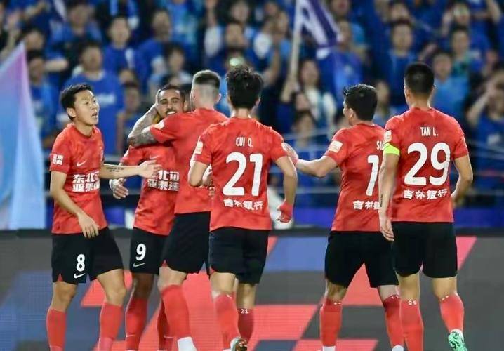 爱游戏官网-包含中超球员将转投荷乙巨人球队的词条