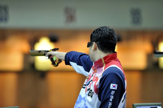 斯洛伐克选手夺得男子射击比赛冠军 斯洛伐克选手夺得男子射击比赛冠军