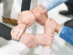 包含老牌球队情感流露背后团队协力互助的词条