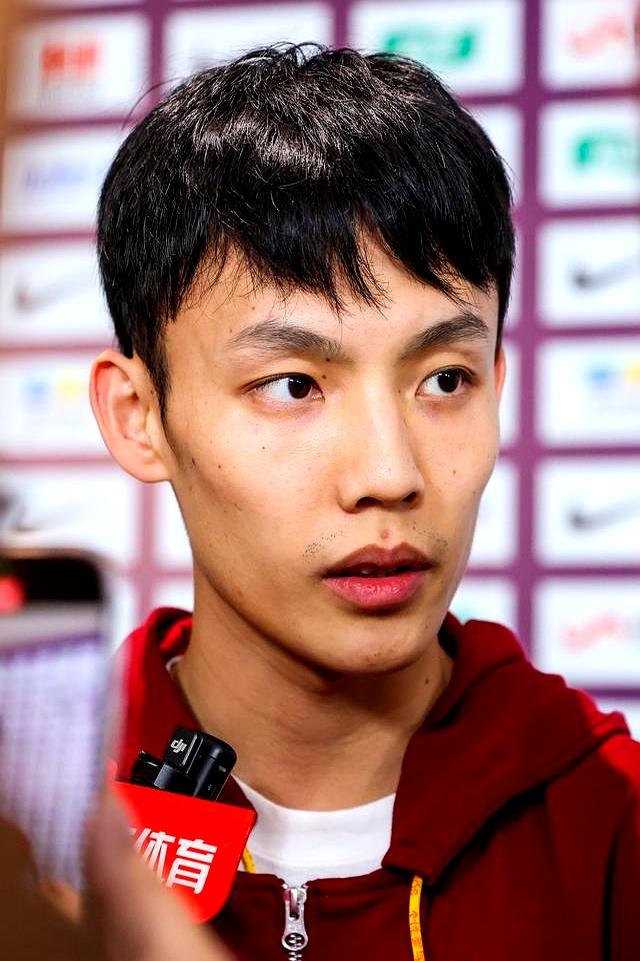 包含克罗地亚队稳操胜券，取得胜利进军淘汰赛的词条