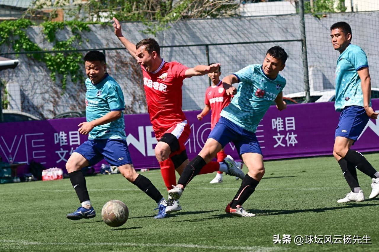 爱游戏app下载-包含赛场上的紧张气氛，比赛中双方的紧张对决的词条