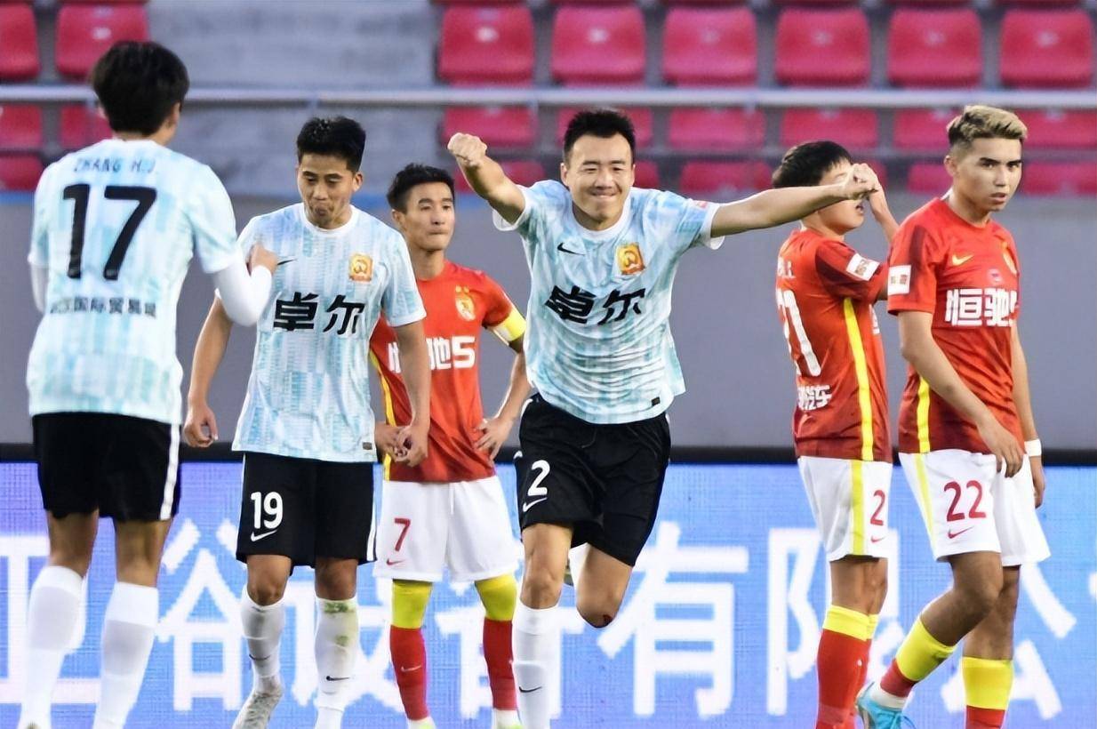 爱游戏在线-拼搏与激情同在，某队新核心将领队冲刺的简单介绍