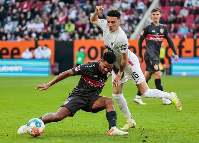 包含汉堡士气高涨，期待与门兴格拉德巴赫对阵的词条