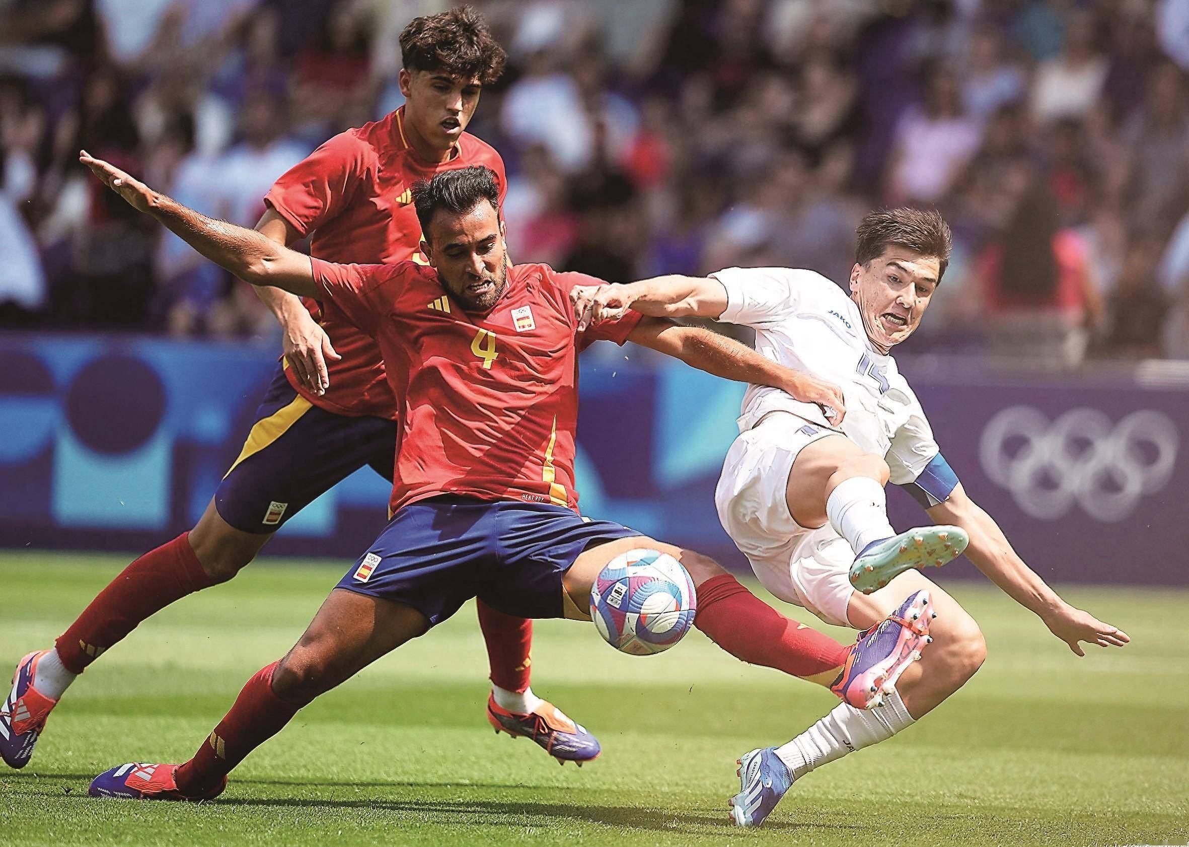 爱游戏官网网页版入口-足球赛现场报道：精彩瞬间惊艳全场