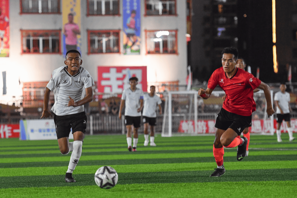 业内精英相聚,足球精彩绝伦的简单介绍 业内精英相聚,足球精彩绝伦的简单介绍