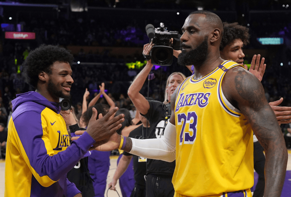 骑士夺胜尼克斯，詹姆斯全面出发