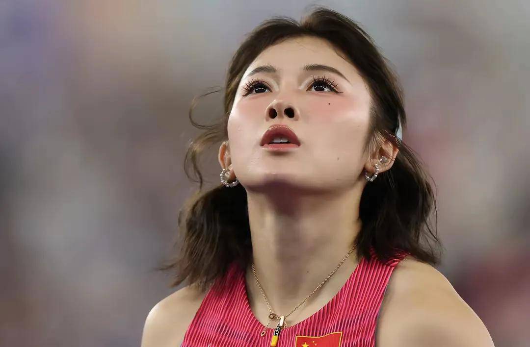 爱游戏在线-国际运动更新：女子比赛中的惊险一幕！