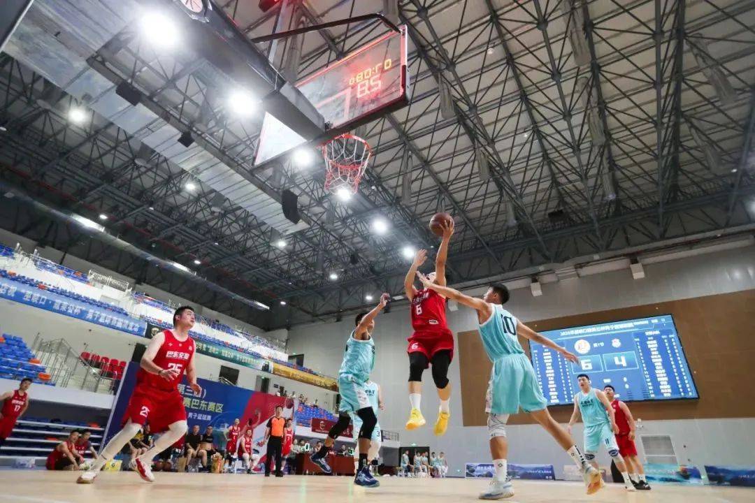 爱游戏官网网页版入口-包含热门篮球赛事吸引众多观众，掌声与欢呼不断的词条