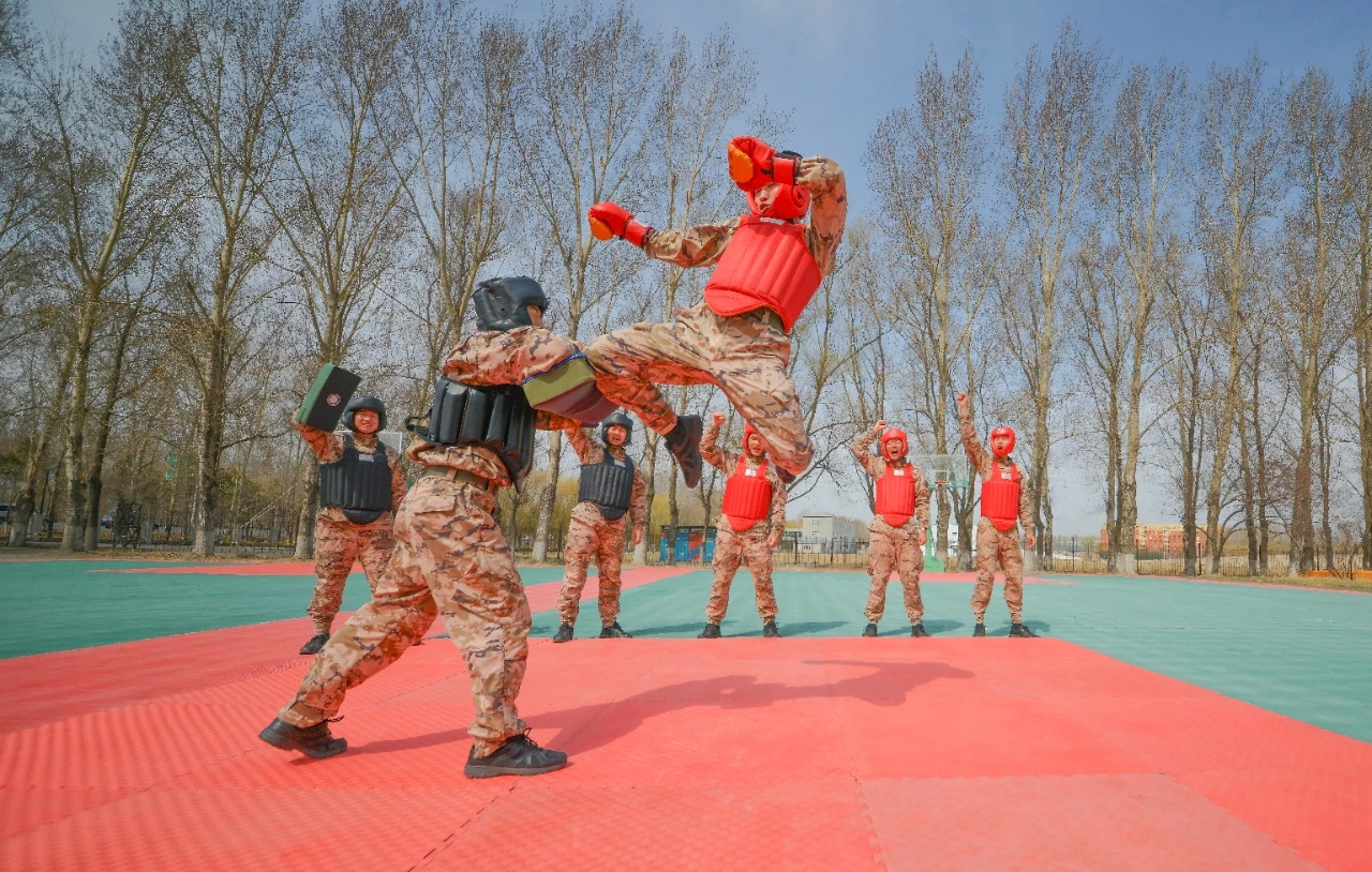 教练组布置新战术，球队备战迎战