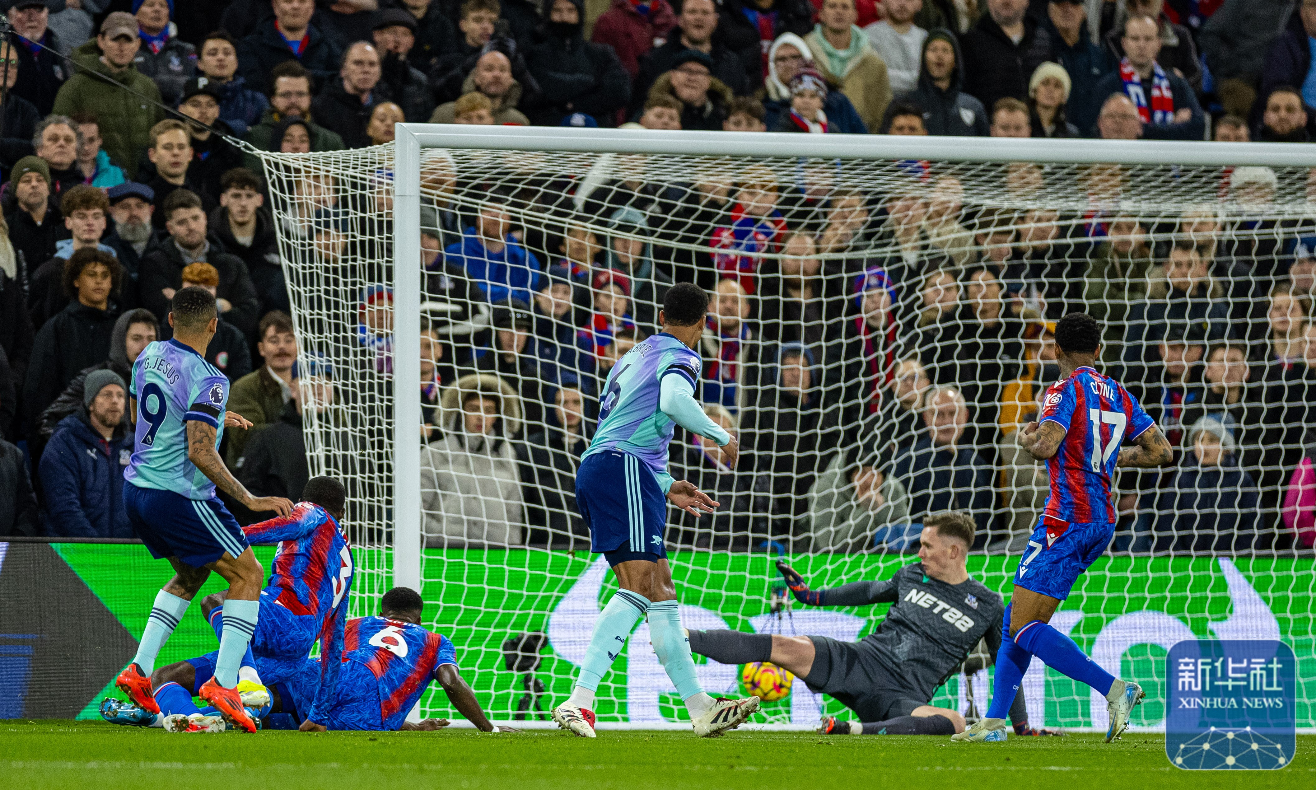 爱游戏入口-重返球场，球员备战精彩赛事